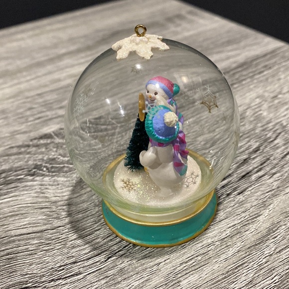 Hallmark | Cool Friends (2002) - Keepsake Ornament - Picture 13 of 15